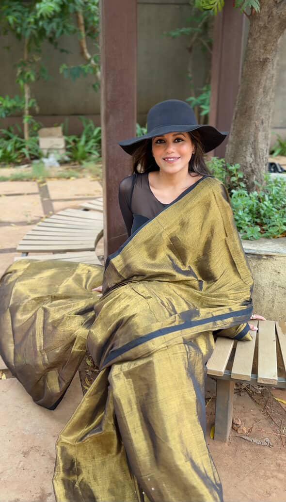 RangDhaaga Metallic golden with black border Raga Tissue Saree